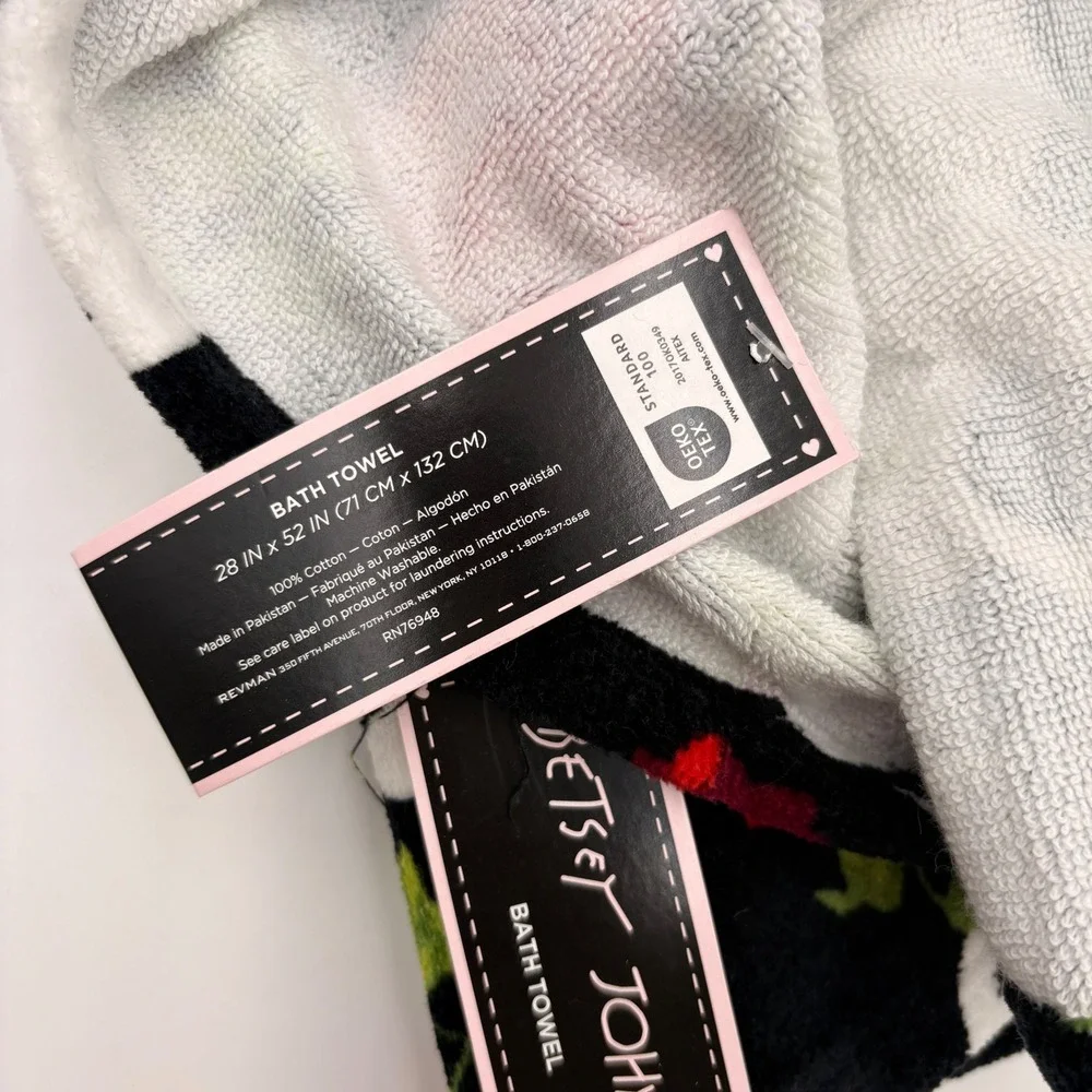 Betsey Johnson Skull and Roses Bath Towel Set 2 Pack Black Red Cotton 28x52 NEW